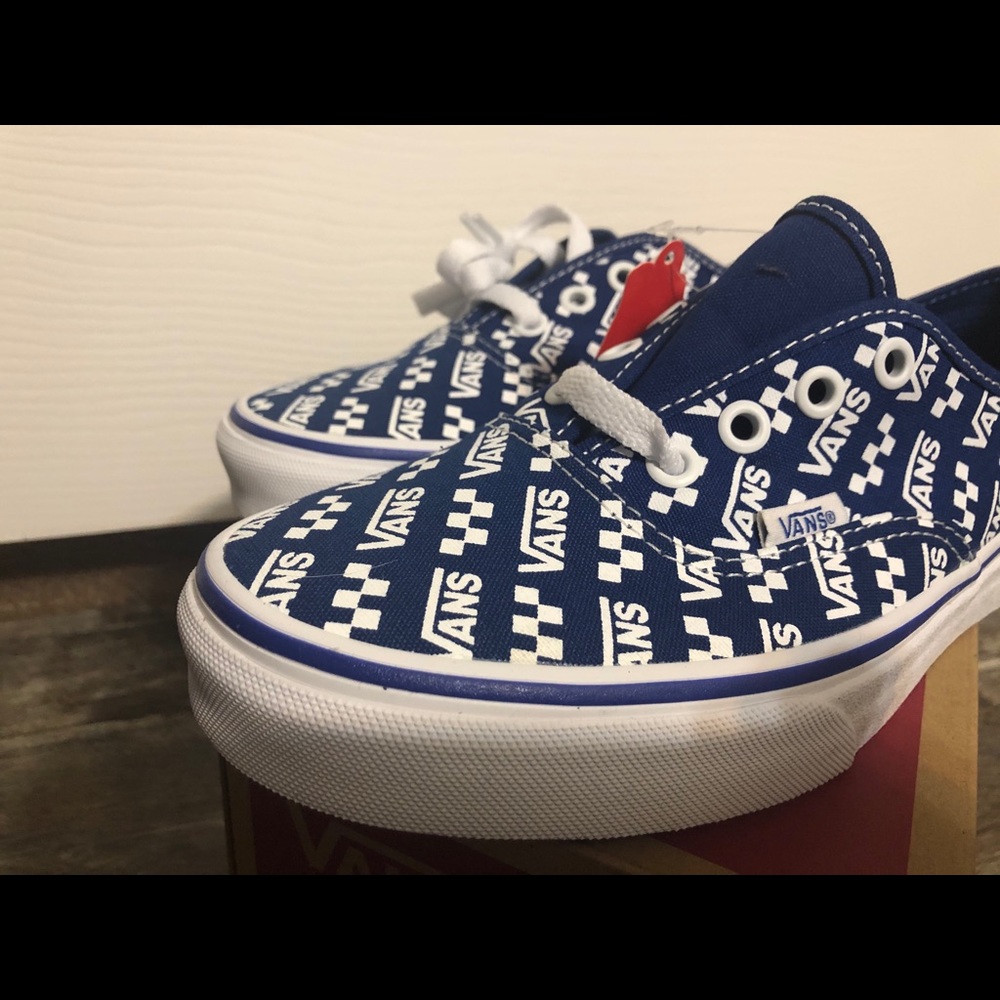 Vans - Picture 2 of 4